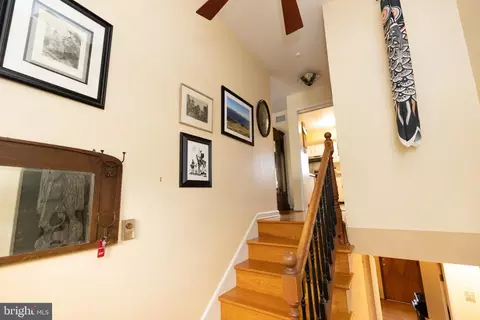 Entry Way - 516 Barr Ave, Winchester, VA 22601 photo 2 of 5