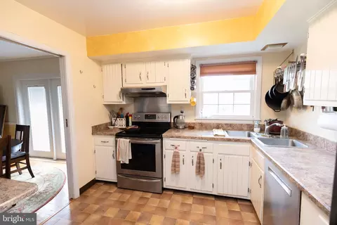 Kitchen - 516 Barr Ave, Winchester, VA 22601 photo 3 of 3