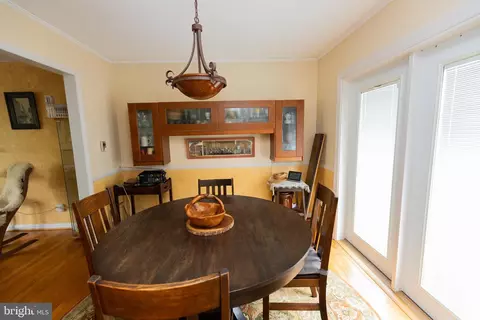 Dining - 516 Barr Ave, Winchester, VA 22601 photo 2 of 3