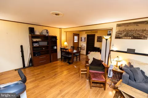 Living - 516 Barr Ave, Winchester, VA 22601 photo 4 of 5