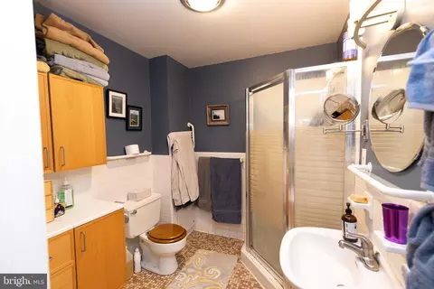 Bath - 516 Barr Ave, Winchester, VA 22601 photo 4 of 4