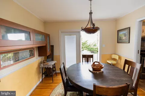 Dining - 516 Barr Ave, Winchester, VA 22601 photo 3 of 3