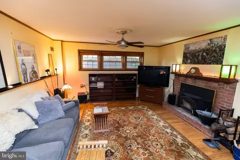 Living - 516 Barr Ave, Winchester, VA 22601 photo 1 of 5