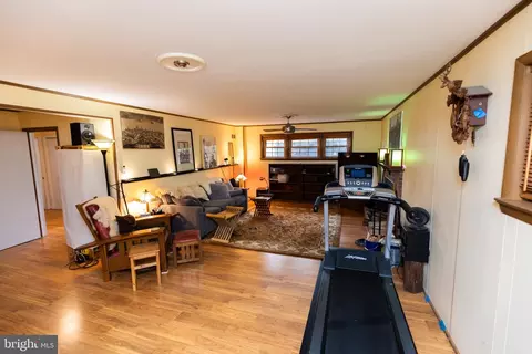 Living - 516 Barr Ave, Winchester, VA 22601 photo 2 of 5