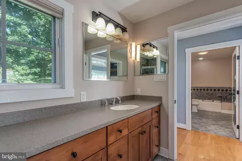 Bath - 1321 Vanceright Cir, Winchester, VA 22601 photo 2 of 4