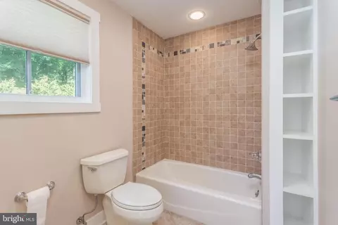 Bath - 1321 Vanceright Cir, Winchester, VA 22601 photo 4 of 4