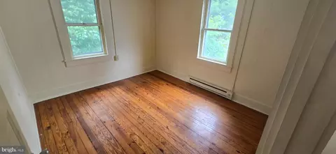 Bedroom - 18 E Hart St, Winchester, VA 22601 photo 1 of 2