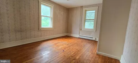 Bedroom - 18 E Hart St, Winchester, VA 22601 photo 2 of 2