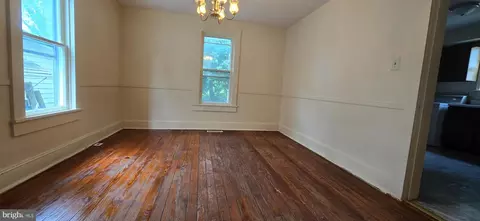Entry Way - 18 E Hart St, Winchester, VA 22601 photo 3 of 8