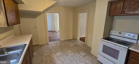 Entry Way - 18 E Hart St, Winchester, VA 22601 photo 6 of 8