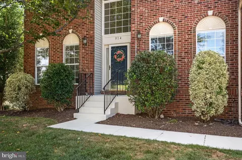 Exterior - 914 Wayne Dr, Winchester, VA 22601 photo 3 of 8