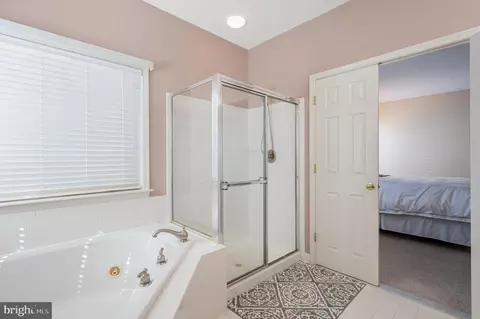 Bath - 914 Wayne Dr, Winchester, VA 22601 photo 3 of 4