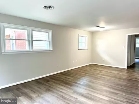 Living - 1512 S Braddock St, Winchester, VA 22601 photo 1 of 6