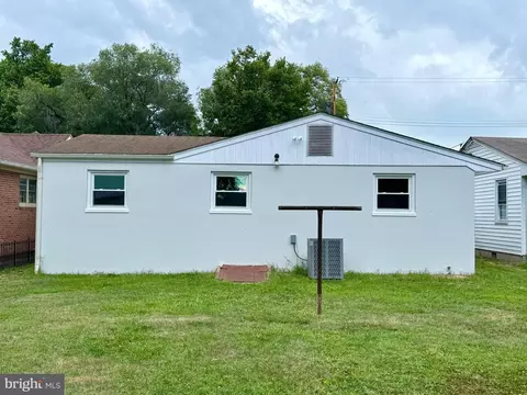 Exterior - 1512 S Braddock St, Winchester, VA 22601 photo 2 of 4