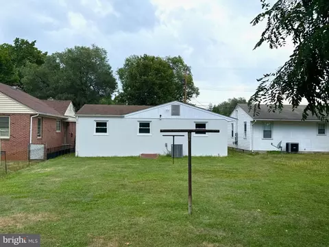 Exterior - 1512 S Braddock St, Winchester, VA 22601 photo 3 of 4