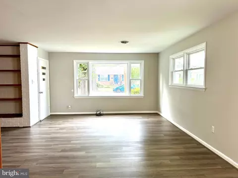 Living - 1512 S Braddock St, Winchester, VA 22601 photo 3 of 6
