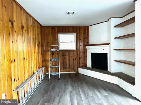 Living - 1512 S Braddock St, Winchester, VA 22601 photo 4 of 6