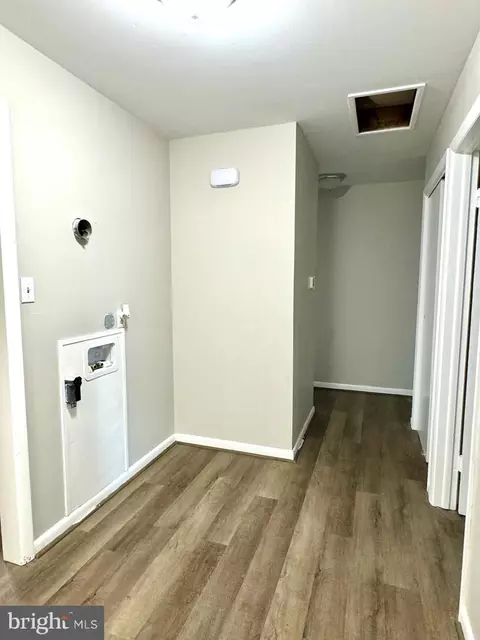 Entry Way - 1512 S Braddock St, Winchester, VA 22601 photo 4 of 5