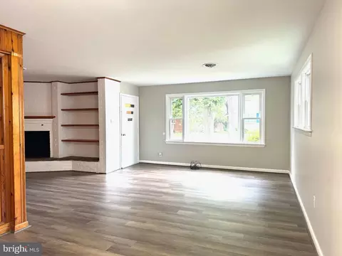 Living - 1512 S Braddock St, Winchester, VA 22601 photo 2 of 6