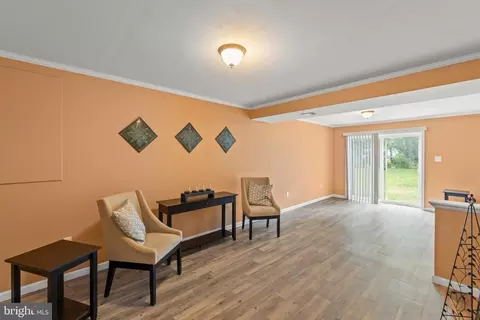 Living - 918 Wayne Dr, Winchester, VA 22601 photo 2 of 2