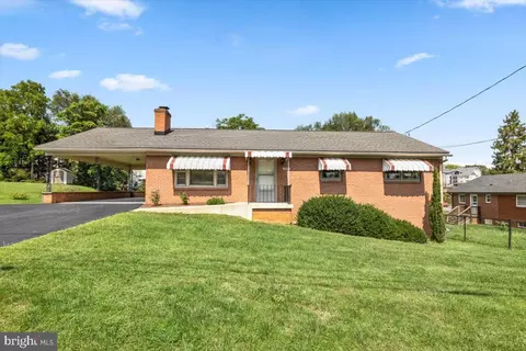 1508 Pondview Dr, Winchester, VA 22601