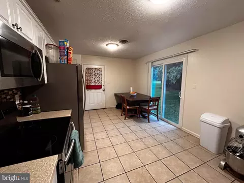 Kitchen - 121 Summit Ave, Winchester, VA 22601 photo 3 of 4