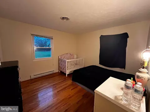 Bedroom - 121 Summit Ave, Winchester, VA 22601 photo 4 of 5