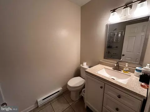 Bath - 121 Summit Ave, Winchester, VA 22601 photo 1 of 3