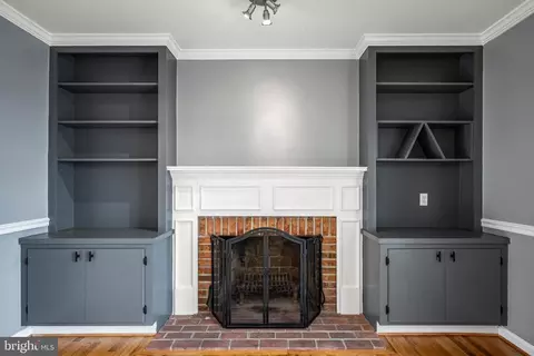 Living - 2535 Middle Rd, Winchester, VA 22601 photo 4 of 5