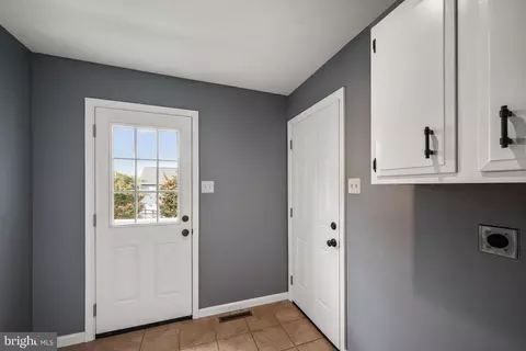 Entry Way - 2535 Middle Rd, Winchester, VA 22601 photo 4 of 7