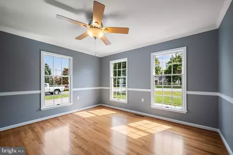 Living - 2535 Middle Rd, Winchester, VA 22601 photo 3 of 5
