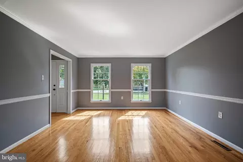 Living - 2535 Middle Rd, Winchester, VA 22601 photo 2 of 5