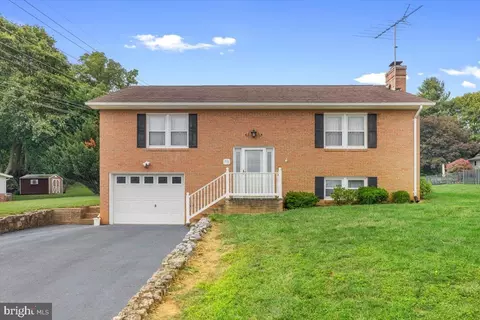 555 Whitacre St, Winchester, VA 22601