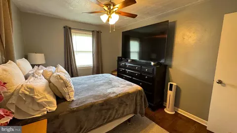 Bedroom - 125 Fox Dr, Winchester, VA 22601 photo 4 of 5