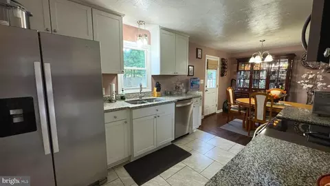 Entry Way - 125 Fox Dr, Winchester, VA 22601 photo 5 of 6
