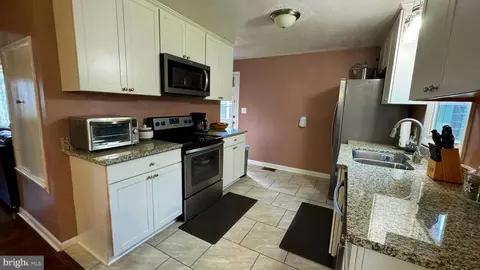 Entry Way - 125 Fox Dr, Winchester, VA 22601 photo 4 of 6