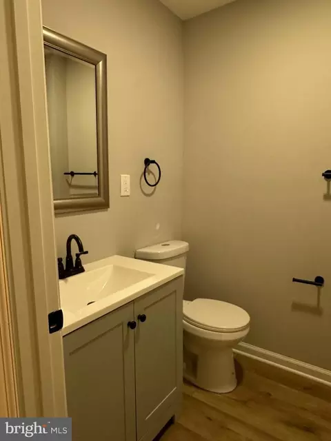 Bath - 105 Christopher Dr, Winchester, VA 22601 photo 2 of 4