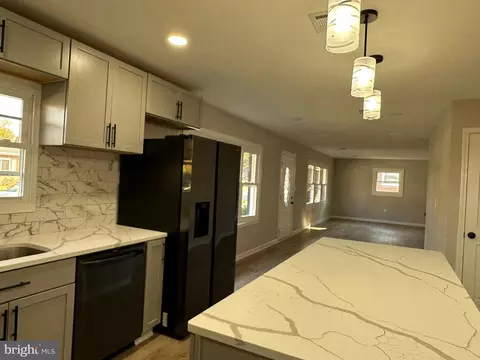 Kitchen - 105 Christopher Dr, Winchester, VA 22601 photo 5 of 6