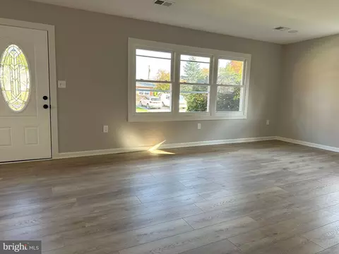 Living - 105 Christopher Dr, Winchester, VA 22601 photo 2 of 2