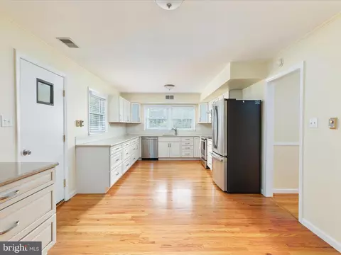 214 Walker St, Winchester, VA 22601 photo 3