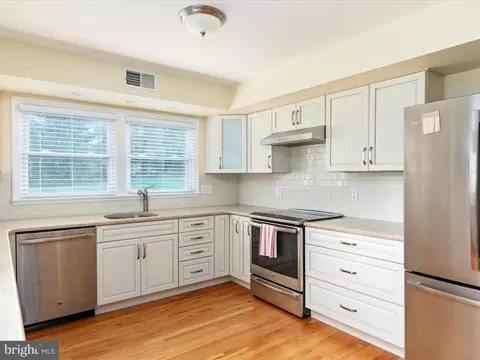 214 Walker St, Winchester, VA 22601 photo 4