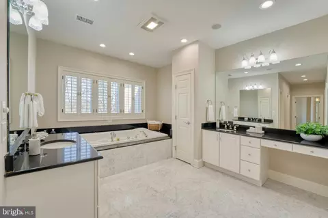 Bath - 788 Johnston Ct, Winchester, VA 22601 photo 2 of 6