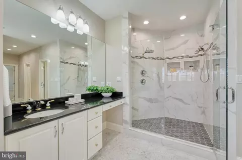 Bath - 788 Johnston Ct, Winchester, VA 22601 photo 4 of 6