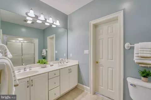 Bath - 788 Johnston Ct, Winchester, VA 22601 photo 5 of 6