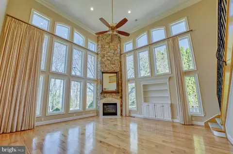 Living - 788 Johnston Ct, Winchester, VA 22601 photo 12 of 19