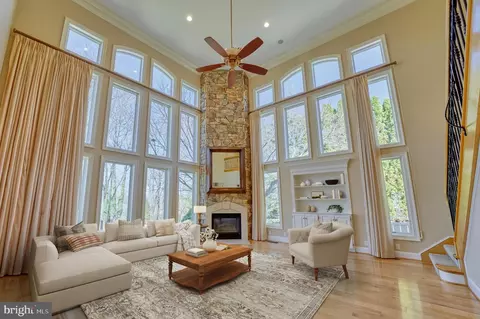 Living - 788 Johnston Ct, Winchester, VA 22601 photo 2 of 19