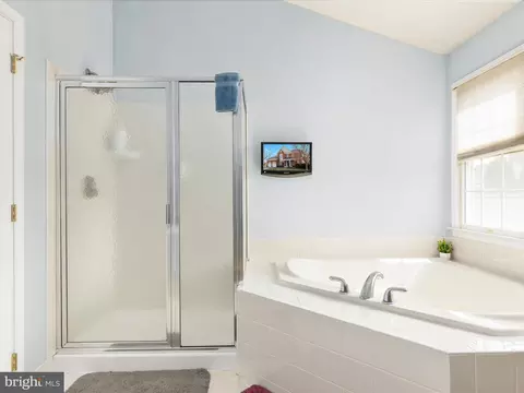 Bath - 903 Crestview Ter, Winchester, VA 22601 photo 3 of 4