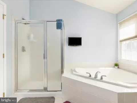 Bath - 903 Crestview Ter, Winchester, VA 22601 photo 2 of 4