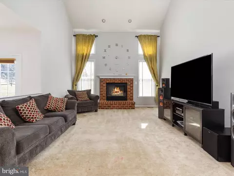Living - 903 Crestview Ter, Winchester, VA 22601 photo 6 of 9
