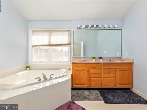 Bath - 903 Crestview Ter, Winchester, VA 22601 photo 1 of 4